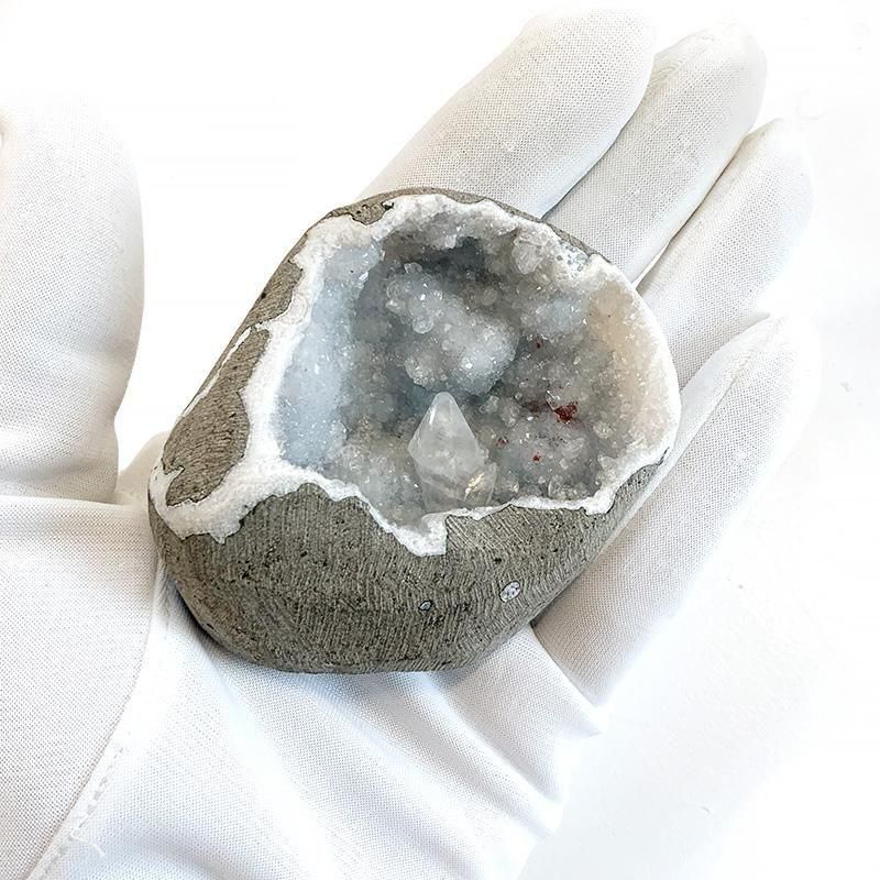 穏やかなお顔で見つめるねこ　ジオード有り瑪瑙　素敵な逸品 穏やかなお顔で見つめるねこジオード有り瑪瑙素敵な逸品