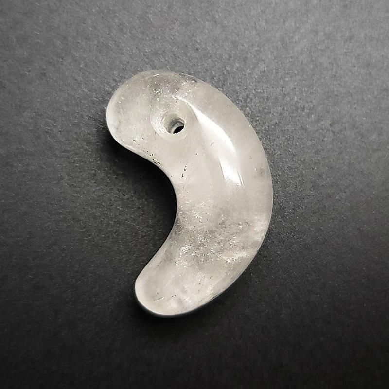 ✳　【 彫り師*秀峯作雲龍彫り ]乙女水晶勾玉　限定数量*極上縁起勾玉 本物保証 ✳ 【 彫り師*秀峯作雲龍彫り ]乙女水晶勾玉 限定数量*極上