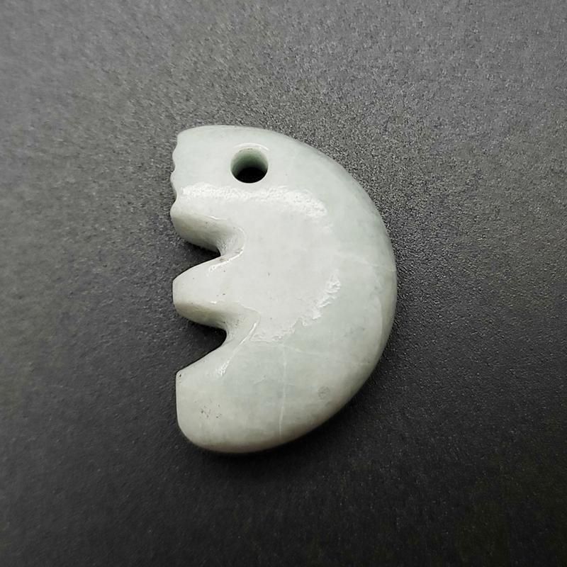 ★縄文後期。『糸魚川翡翠勾玉』出土品。4.0cm。これ以上の宝石勾玉はでないです 糸魚川翡翠 黒翡翠 勾玉 4A級 縦約16mm 二ノ型 産地証明書 国産 桐箱