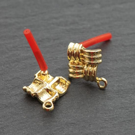 網代文様のスクエアピアスパーツ ゴールド 6個 ポストピアス ピアス金具 ピアス芯 メタルパーツ - MATERIA ~スナップボタンとアクセサリーパーツのお店~ 半額SALE 葉っぱデザインピアス金具 16×17㎜ 各種パーツ