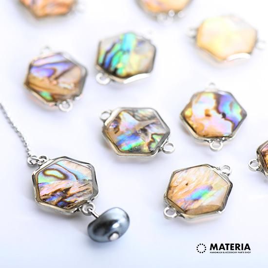 天然素材　アクセサリーまとめて 天然シェルの六角形コネクター 4個 メタルパーツ チャーム 貝 天然素材