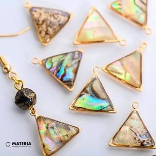 天然素材　アクセサリーまとめて 天然シェルのしずく型チャーム小 ゴールド 4個 メタルパーツ 貝