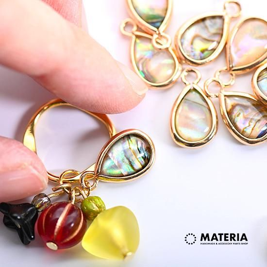 天然シェルのしずく型チャーム小 ゴールド 4個 メタルパーツ 貝 天然