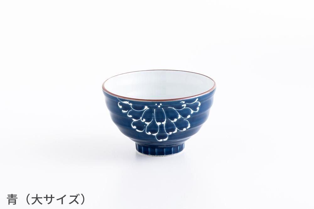 青色 陶器 茶碗 花模様 手描きの花が美しい器 | 一珍菊 茶碗 | 波佐見焼窯元 山下陶苑