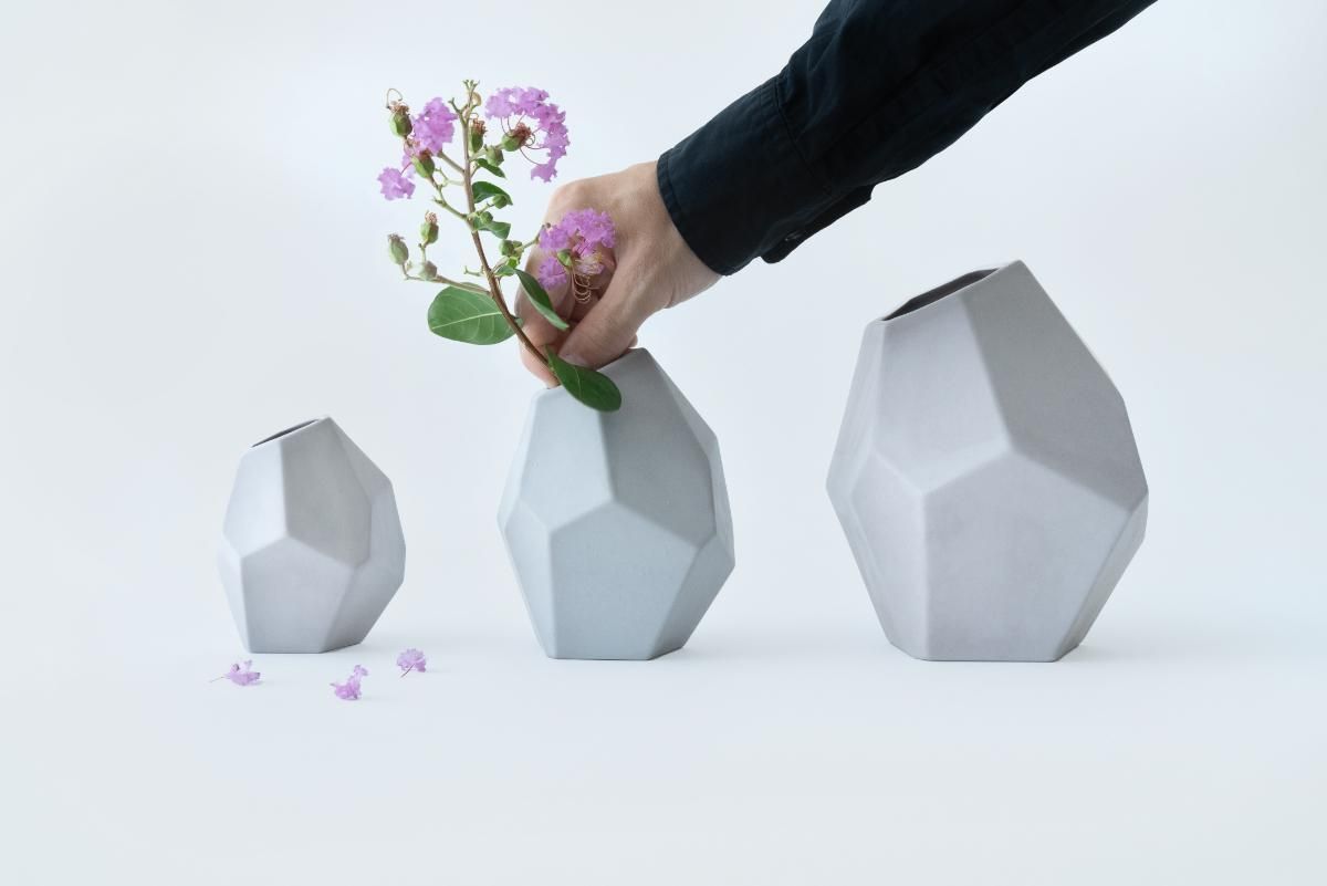 角度を変えて使えるフラワーベース corock | nucca | 波佐見焼 角度を変えて使えるフラワーベース corock | nucca | 波佐見焼