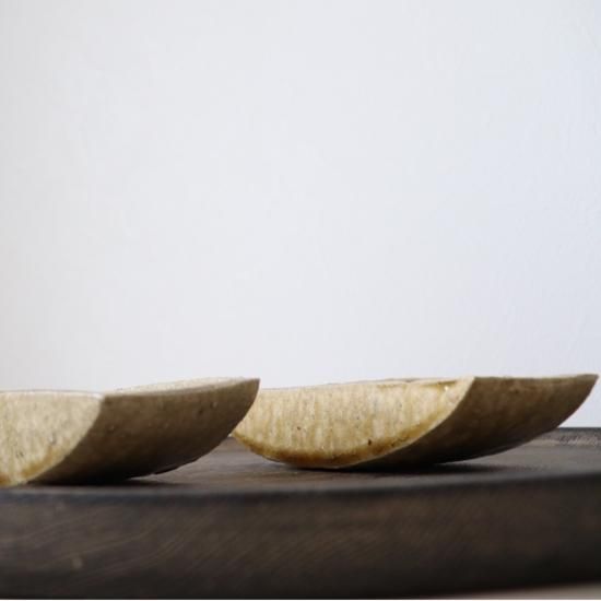 茶灰釉六寸舟形鉢/安達健 - galerie n107