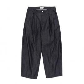<img class='new_mark_img1' src='https://img.shop-pro.jp/img/new/icons7.gif' style='border:none;display:inline;margin:0px;padding:0px;width:auto;' />DEEP TUCK DENIM PANTS / STILL BY HAND (ƥ Х ϥ)