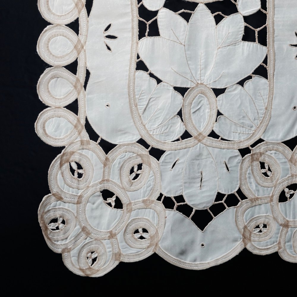 [VINTAGE] Hungarian Floral Cutwork Tapestry Cloth