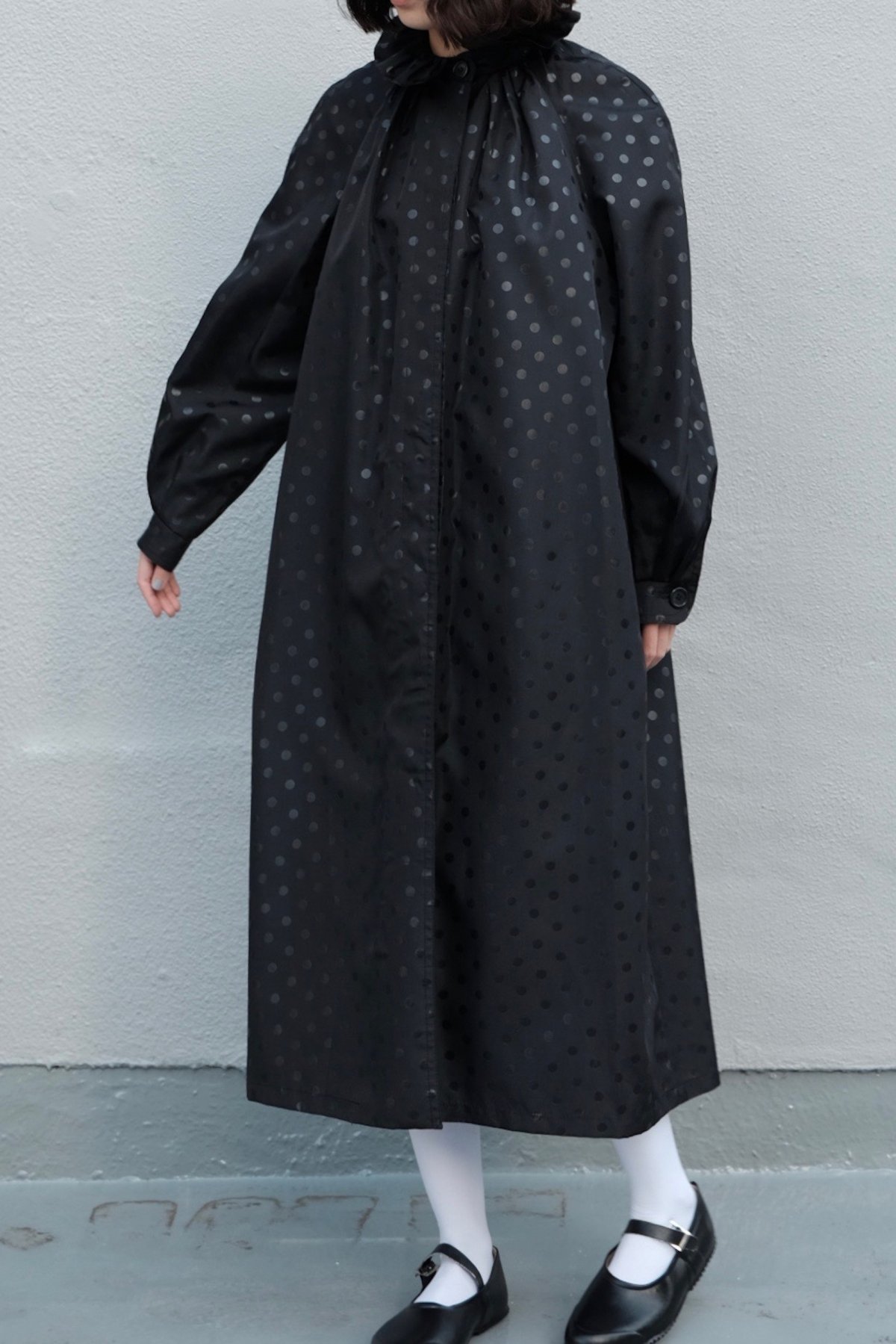 VINTAGE] Petit Elizabethan Collar Dots Coat - QUARTER PAST  FIVE｜東欧のヴィンテージ古着とモダンデザインを集めたショップ