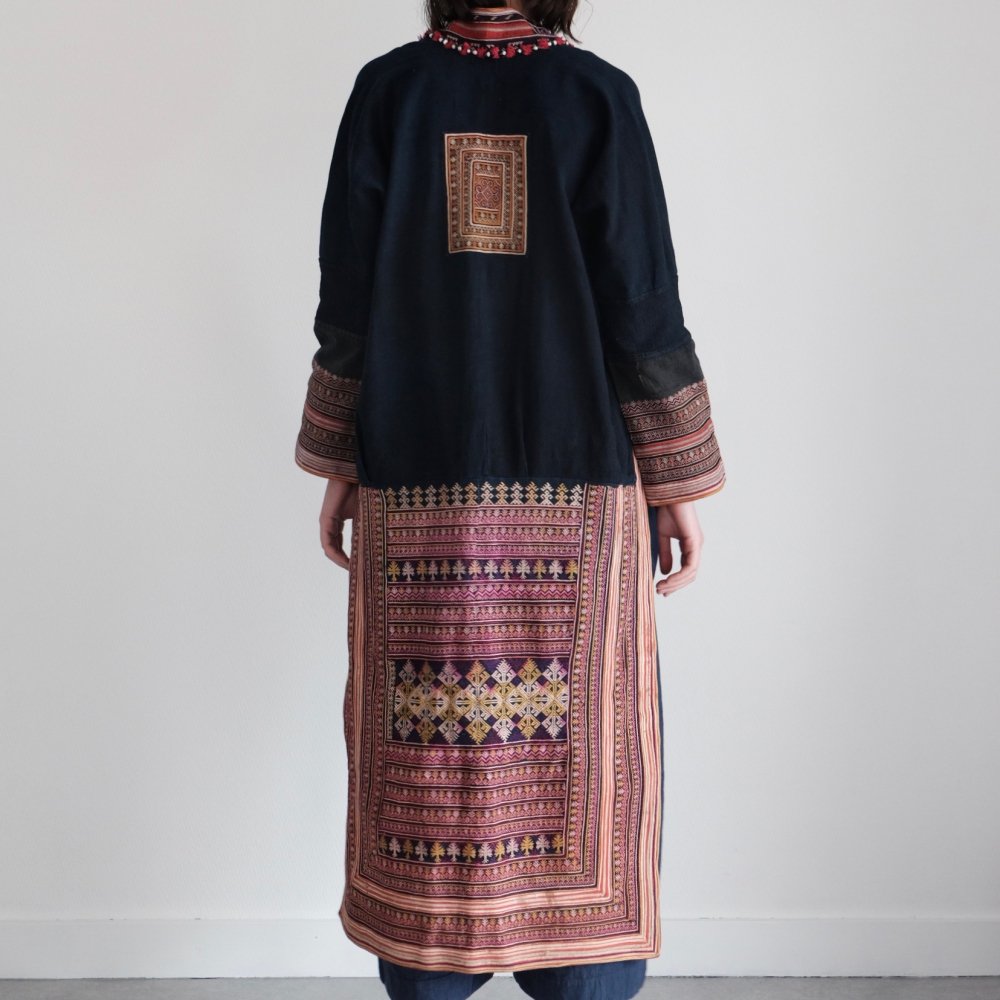 [VINTAGE] Yao People’s Traditional Long Jacket with Red Embroidered by Boinu