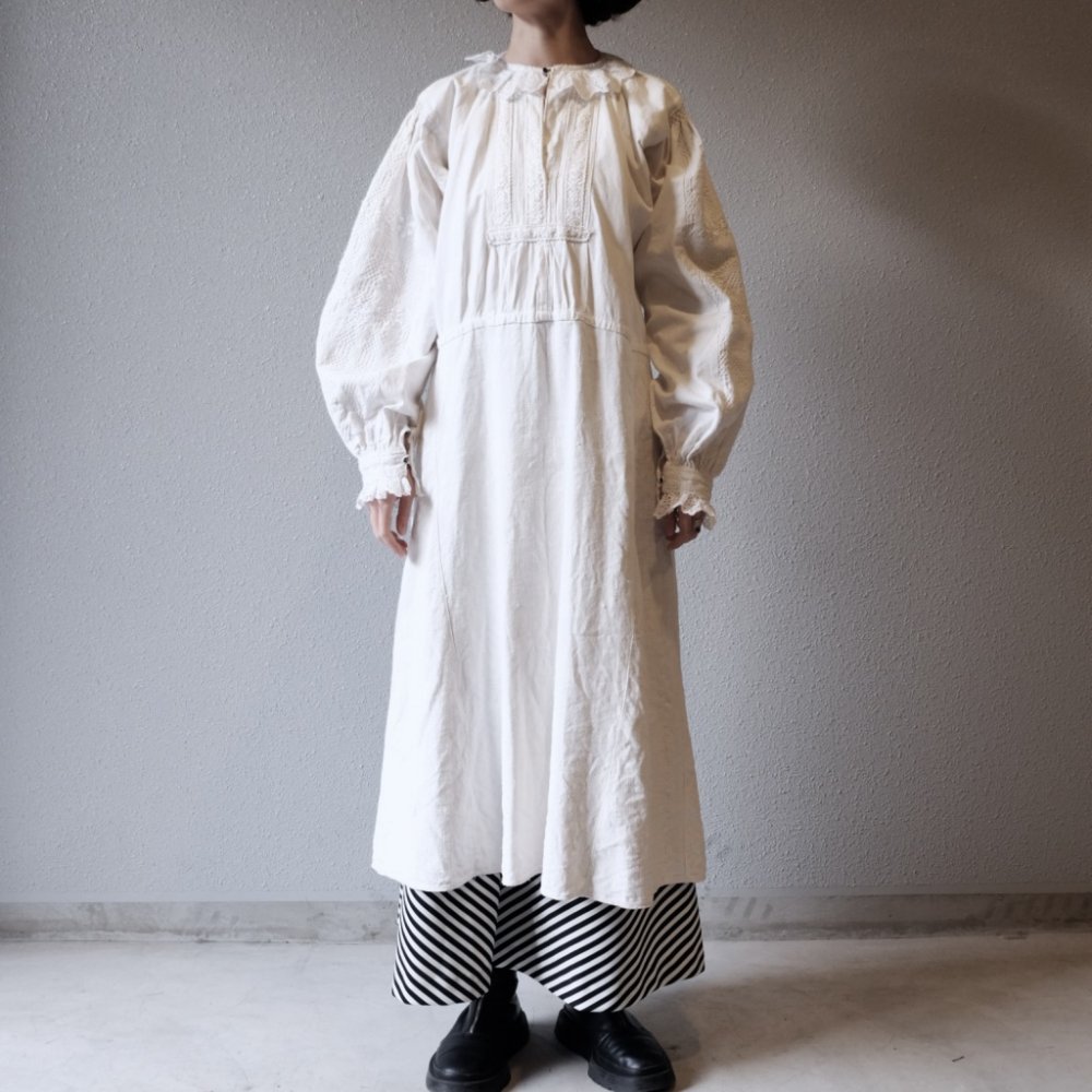 [VINTAGE] Romanian White on White Embroidered Dress