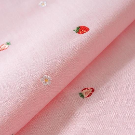 刺繍生地 【いちご/ピンク】 カットクロス 綿ポリ - ニコ刺繍