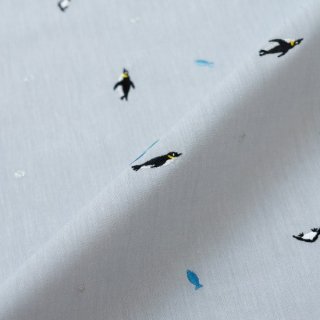 刺繍生地 【すいすいペンギン/ペールグレー】 カットクロス 綿ポリ