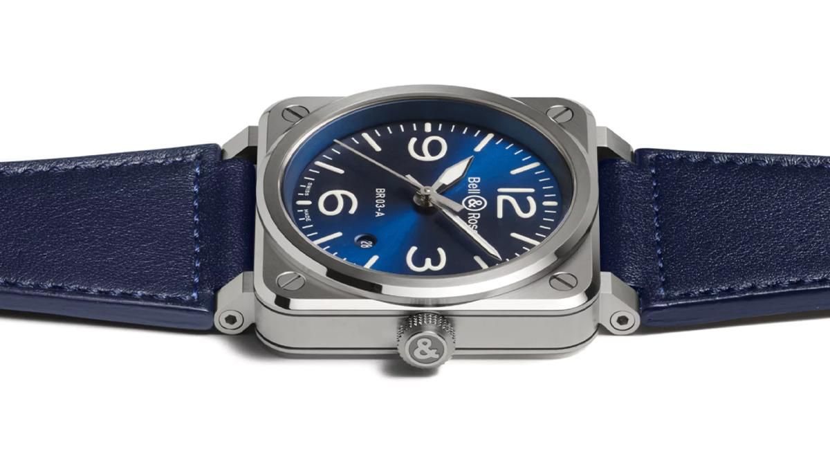 BR03A-BLU-ST/SCAの文字盤を俯瞰した画像