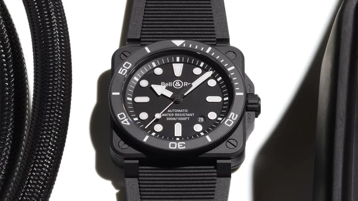 BR03A-D-BL-CE/SRBの文字盤を俯瞰した画像