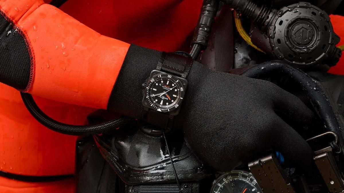 BR0392-D-BL-CE/SRBをダイビング用に装着した画像