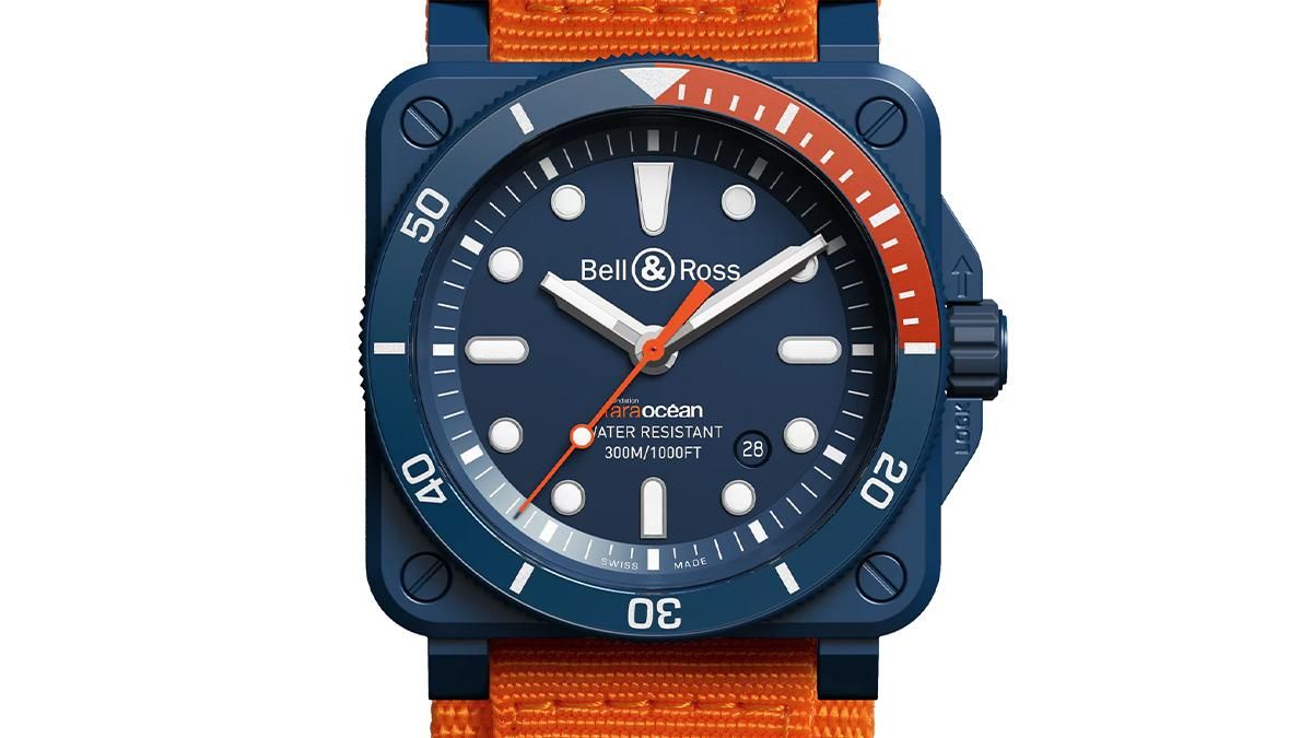 BR0392-D-TR-CE/SRBの文字盤を拡大した画像