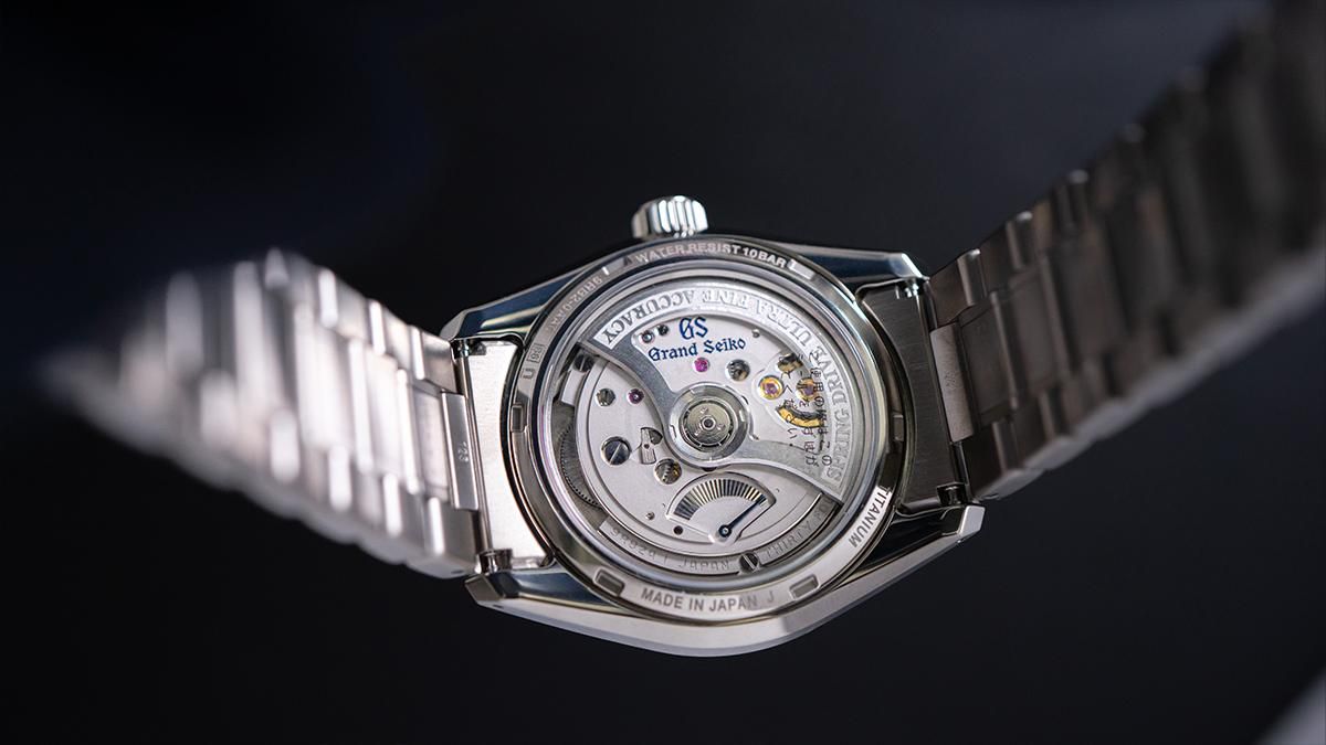 SLGB003の裏蓋を拡大した画像