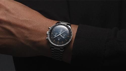 宇宙に向かった初めてのオメガウォッチを復刻｜スピードマスター ファースト オメガ イン スペース『310.30.40.50.06.001』をレビュー！