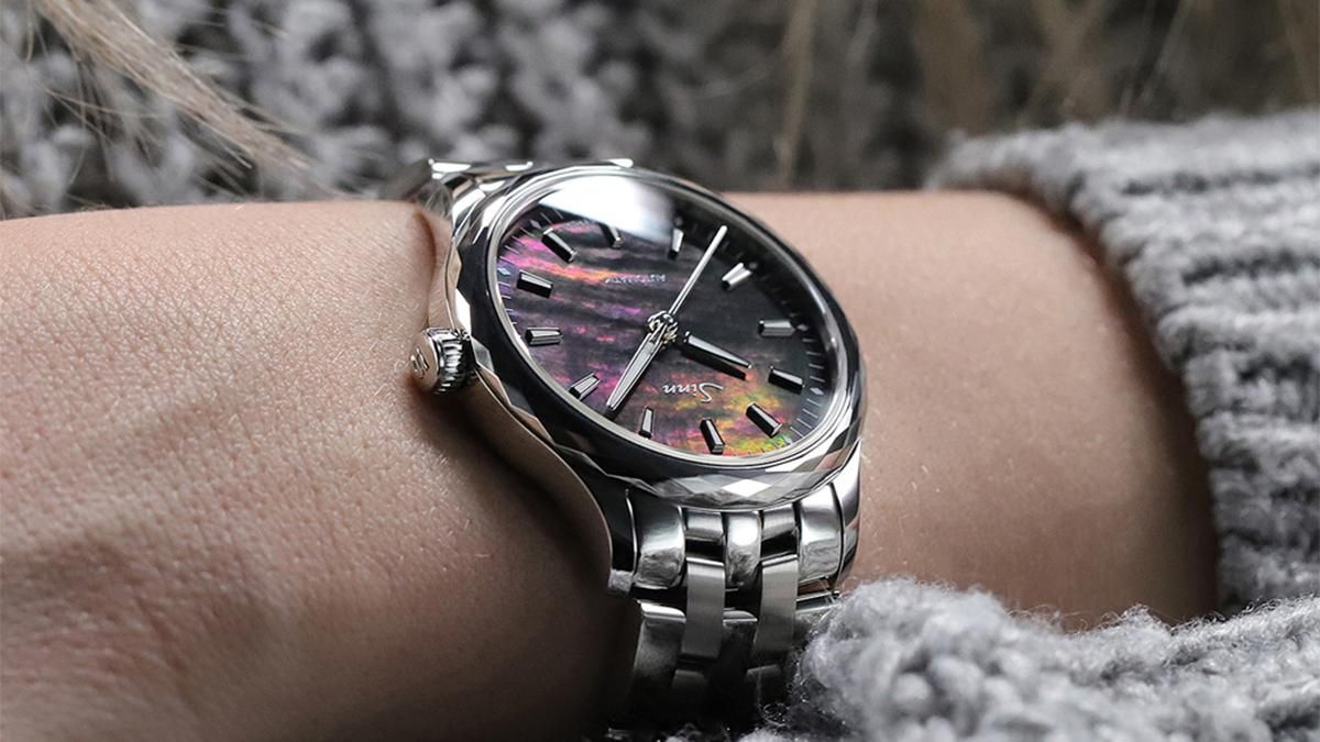 534 Mother-of-Pearl S SINN ジン レディースウォッチ
