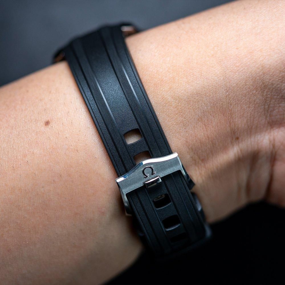 210.22.42.20.01.001 OMEGA ᥬ ޥ С300M