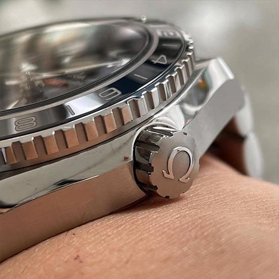 232.30.44.22.01.001 OMEGA オメガ シーマスター プラネットオーシャン 600M GMT 43.5MM