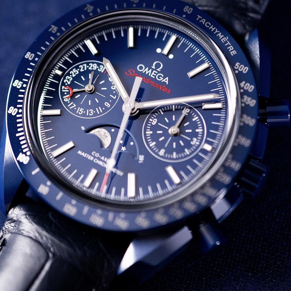 304.93.44.52.03.001 OMEGA オメガ スピードマスター ムーンフェイズ ブルーサイド オブ ザ ムーン 44.25MM