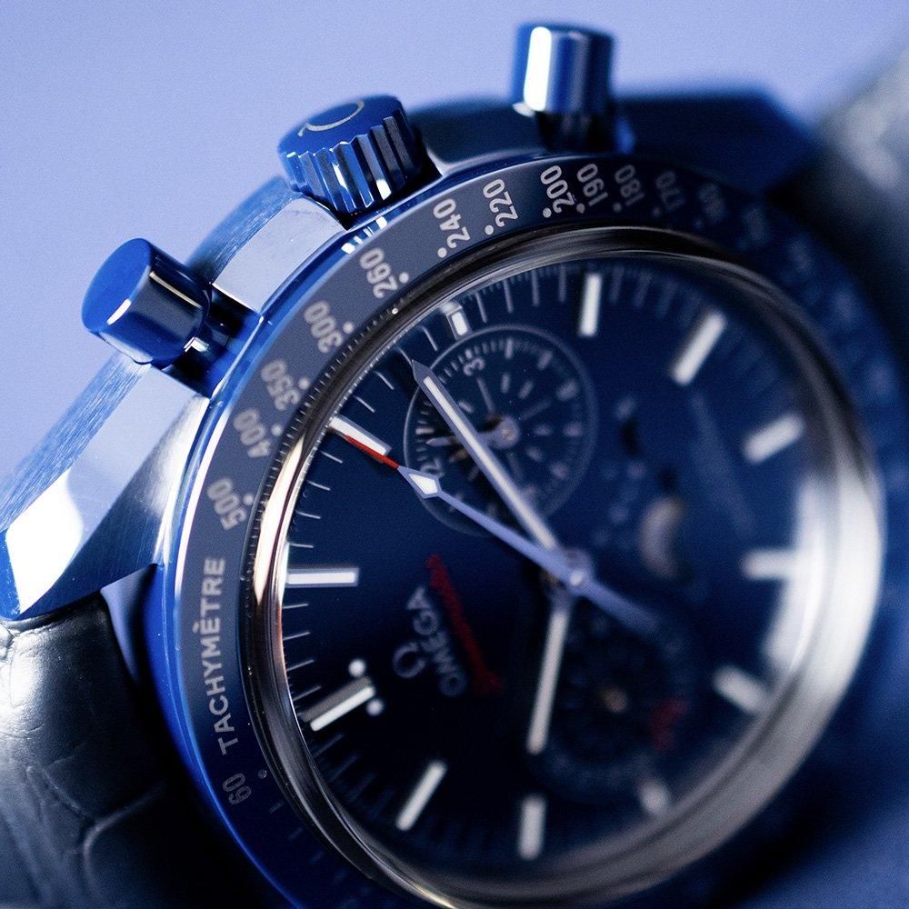 304.93.44.52.03.001 OMEGA オメガ スピードマスター ムーンフェイズ ブルーサイド オブ ザ ムーン 44.25MM