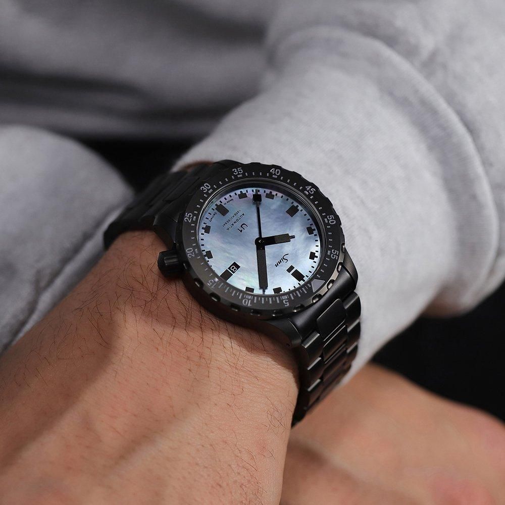 sinn U1.S ブレス仕様 世界限定300本】 U1.S.Perlmutt.S ジン ブレスレット仕様 - 高級腕時計