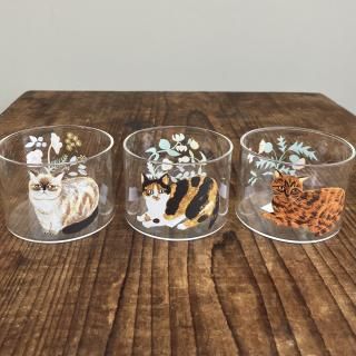 うつわやみたす 人気ミケ猫 プレート うつわやみたす】陶器ブローチ・ミケ猫 - ネコペコリ 猫との