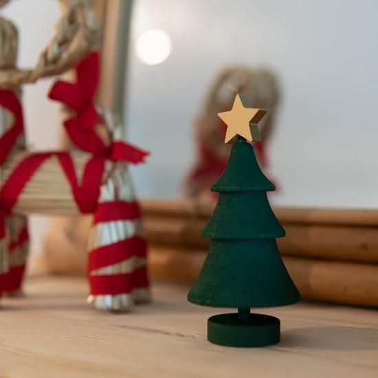 かわいいスウェーデンの木製クリスマスツリースター付き