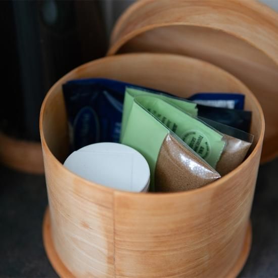 古い木製の蓋つき楕円桶/曲木/古民具/プランタカバー餅樽餅桶古民家ガーデニング Amazon.co.jp: レトロ古い木製の蓋つき楕円木製桶お櫃曲木古民具