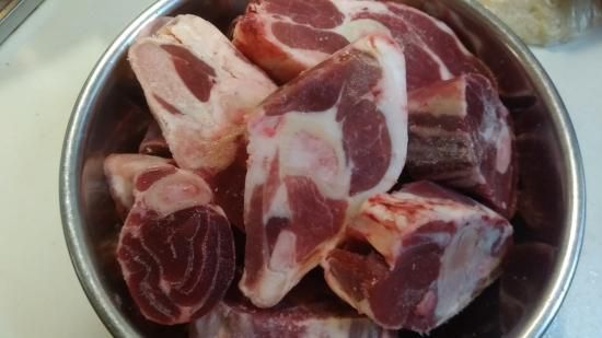 マトンスネ肉 骨付き 愛ペットミート 犬 猫のおやつ 手作りペットフード ドッグフード 軟便難民の大型犬 アレルギーの柴犬ならお任せ マトンスネ肉 骨付き 愛ペットミート 犬 猫のおやつ 手作りペットフード ドッグフード 軟便難民の大型犬 アレルギーの柴犬ならお任せ