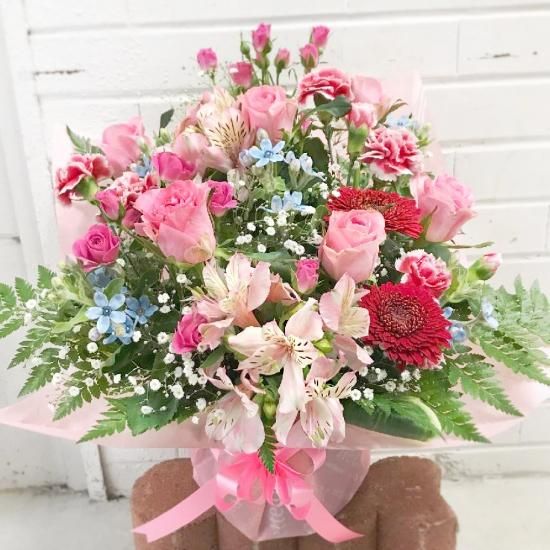 ＊*..お花が溢れるロマンティックアレンジ..＊°..お花の贈り物 ケース付き 色が選べる5000円おまかせアレンジメント - 【姫路市・花屋
