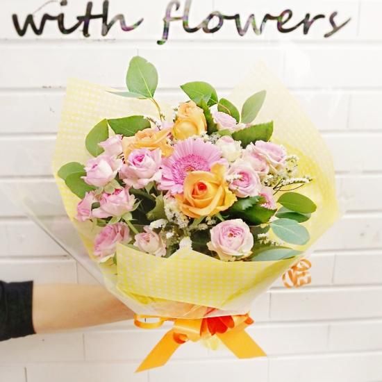 色が選べる3000円おまかせ花束 ラウンドブーケ 姫路市 花屋 飯塚生花店 Iihana総合ネット注文サイト 胡蝶蘭 スタンド花 花ギフト 御祝いアレンジ花束 プリザ ドライフラワー ブライダル お供え花