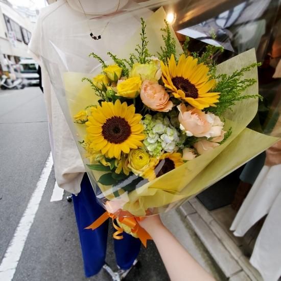 色が選べる3000円おまかせ花束 ワンサイドブーケ 姫路市 花屋 飯塚生花店 Iihana総合ネット注文サイト 胡蝶蘭 スタンド花 花ギフト 御祝いアレンジ花束 プリザ ドライフラワー ブライダル お供え花