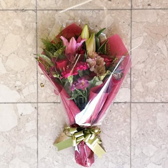 色が選べる3000円おまかせ花束 ワンサイドブーケ 姫路市 花屋 飯塚生花店 Iihana総合ネット注文サイト 胡蝶蘭 スタンド花 花ギフト 御祝いアレンジ花束 プリザ ドライフラワー ブライダル お供え花