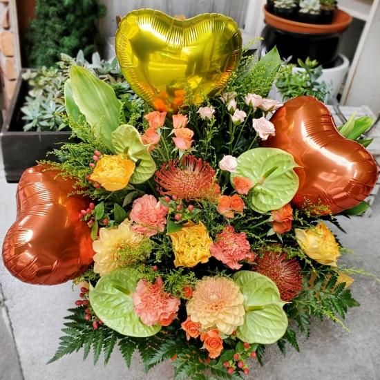 飯塚生花 5000円おまかせ生花バルーンアレンジ バルーン少なめ 姫路市 花屋 飯塚生花店 Iihana総合ネット注文サイト 胡蝶蘭 スタンド花 花ギフト 御祝いアレンジ花束 プリザ ドライフラワー ブライダル お供え花