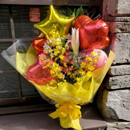 飯塚生花 4000円おまかせ生花バルーン花束 バルーン多め 姫路市 花屋 飯塚 生花店 Iihana総合ネット注文サイト 胡蝶蘭 スタンド花 花ギフト 御祝いアレンジ花束 プリザ ドライフラワー ブライダル お供え花