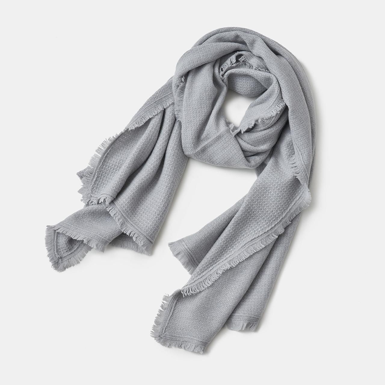 CASHMERE FRINGE STOLE<BR>LIGHT GRAY