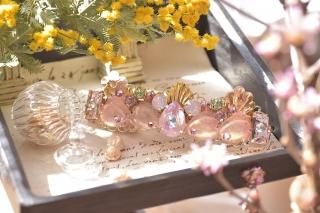 <img class='new_mark_img1' src='https://img.shop-pro.jp/img/new/icons55.gif' style='border:none;display:inline;margin:0px;padding:0px;width:auto;' />Cherry blossom【バレッタ】