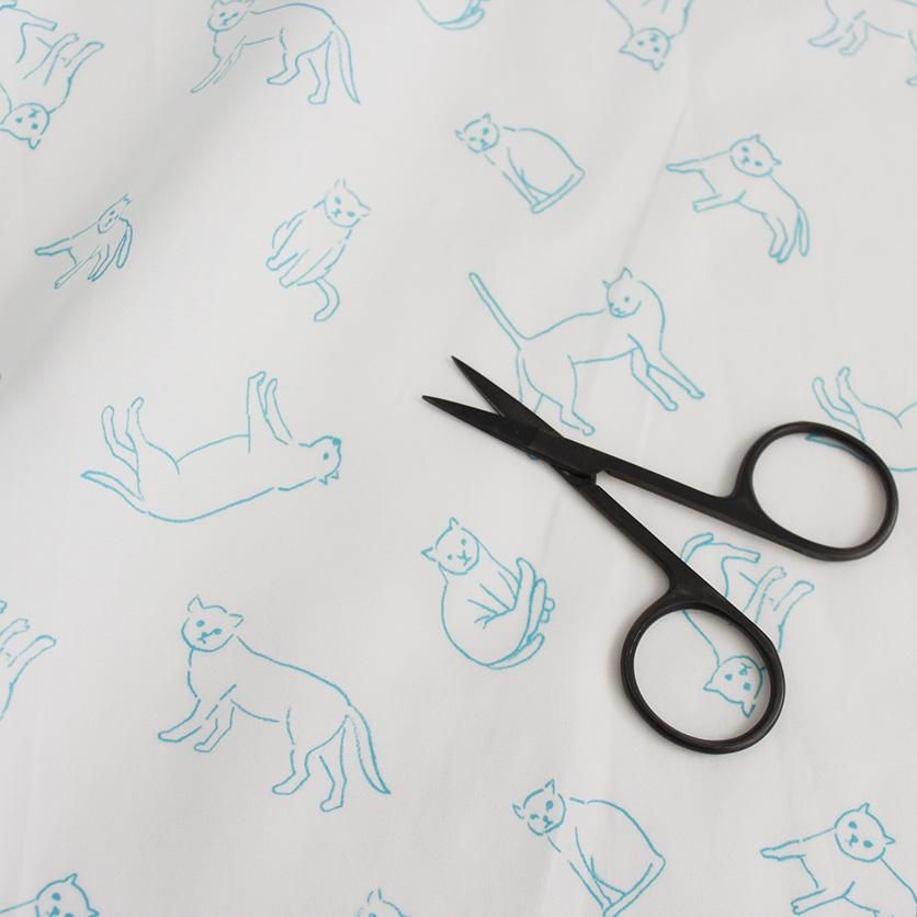 ベース色（ホワイト）／ライトブルー（ワンポイント色）のテキスタイル