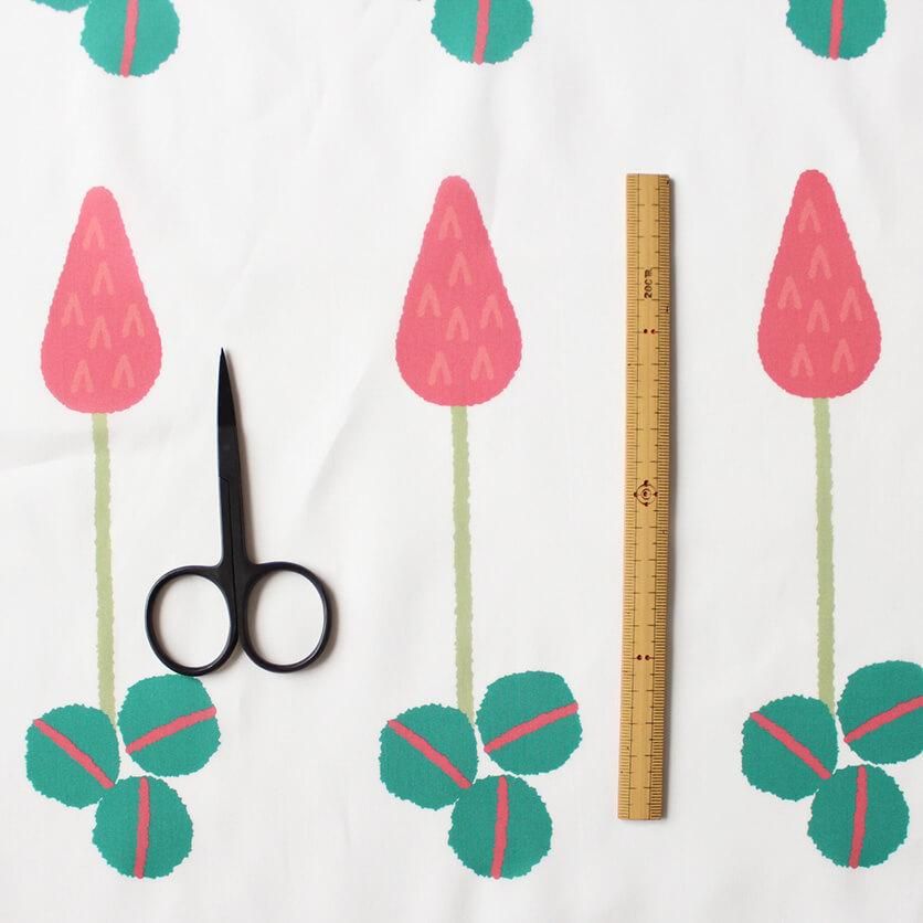 ストロベリーキャンドル（大） - 生地と型紙の通販サイト：nunocoto fabric