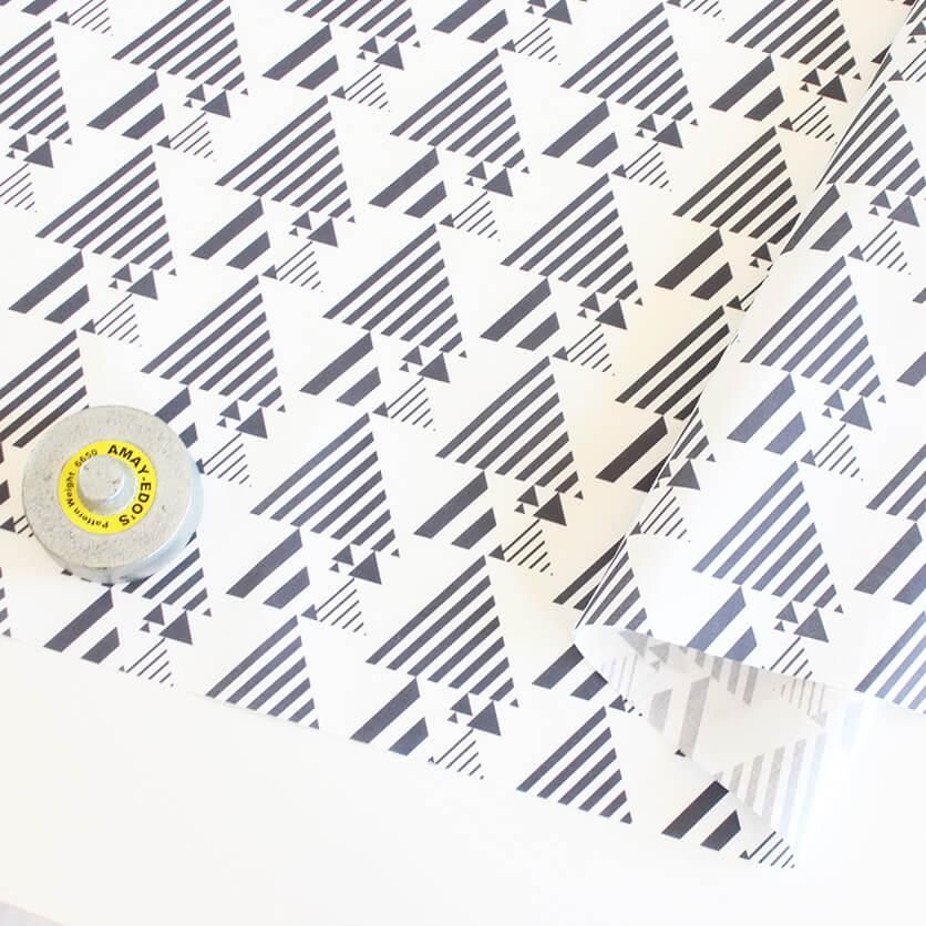 生地見本です。 三角ストライプmini（モノクロ） - 生地と型紙の通販サイト