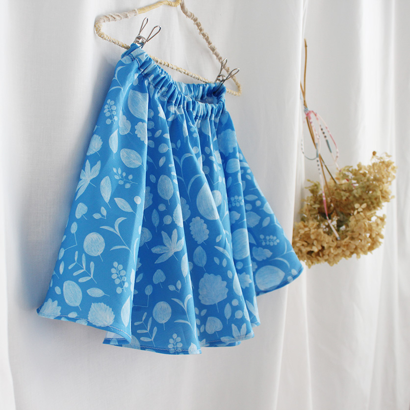 パターンファブリック：こどもサーキュラースカート（いろいろな葉っぱ