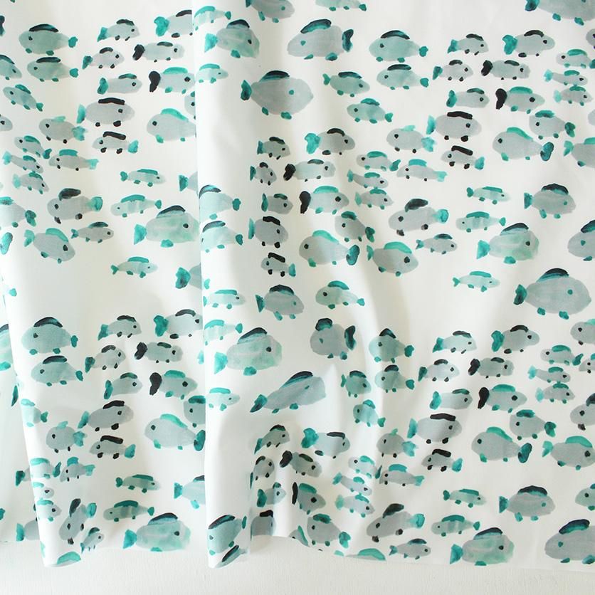 swim fish（ホワイト×ブルー）さかな柄- 布・生地の通販サイト