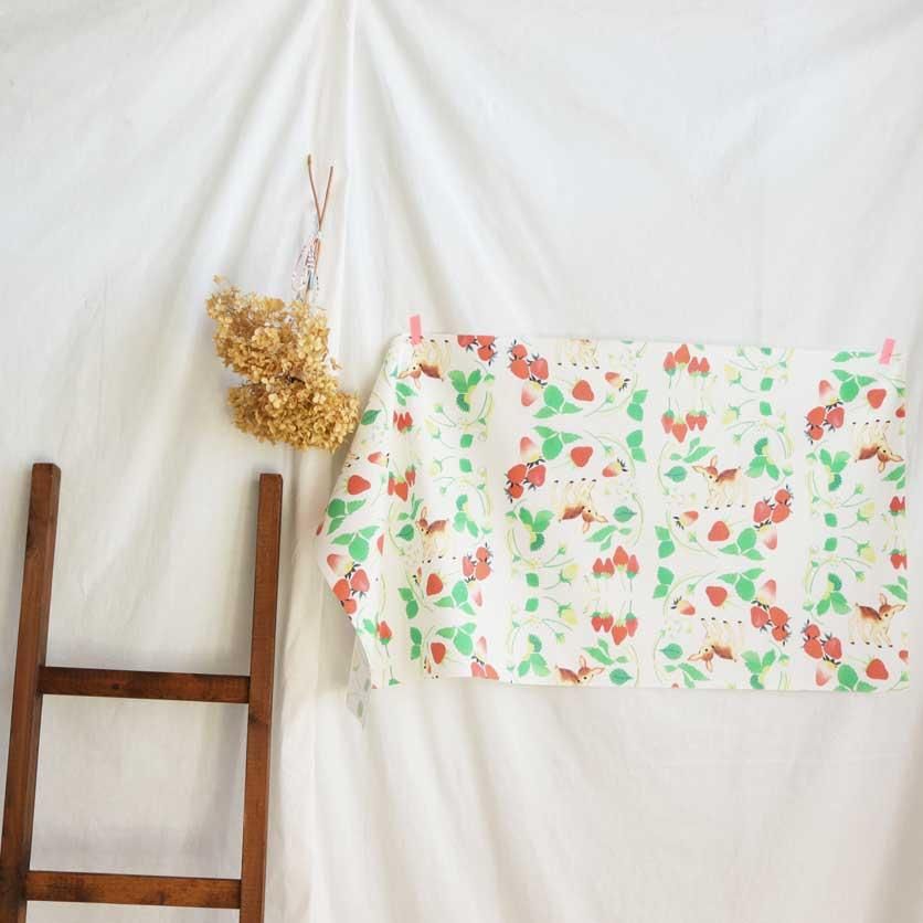 小鹿とストロベリー - 生地と型紙の通販サイト：nunocoto fabric