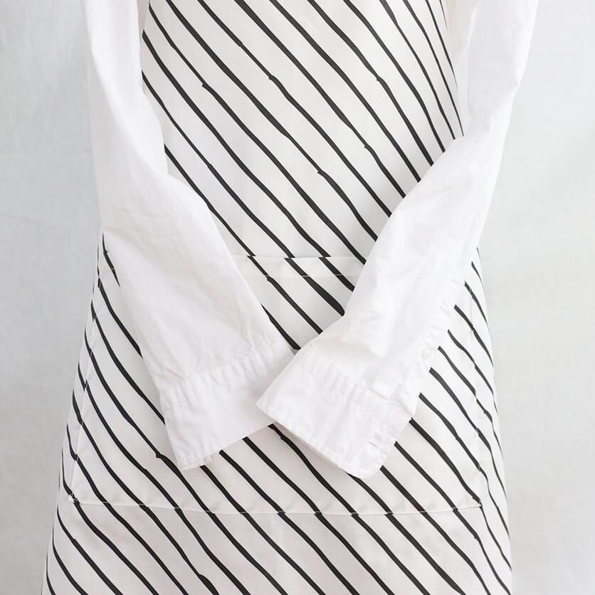 パターンファブリック くるっとエプロン 斜線 Nunocoto Fabric パターンファブリック くるっとエプロン 斜線 Nunocoto Fabric