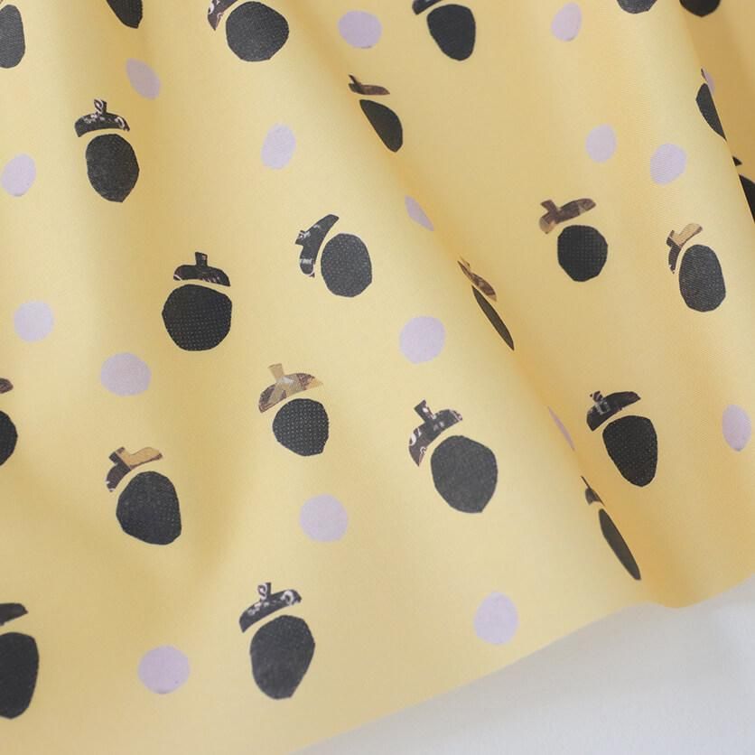 ころころどんぐり（イエロー）どんぐり柄- 布・生地の通販サイト