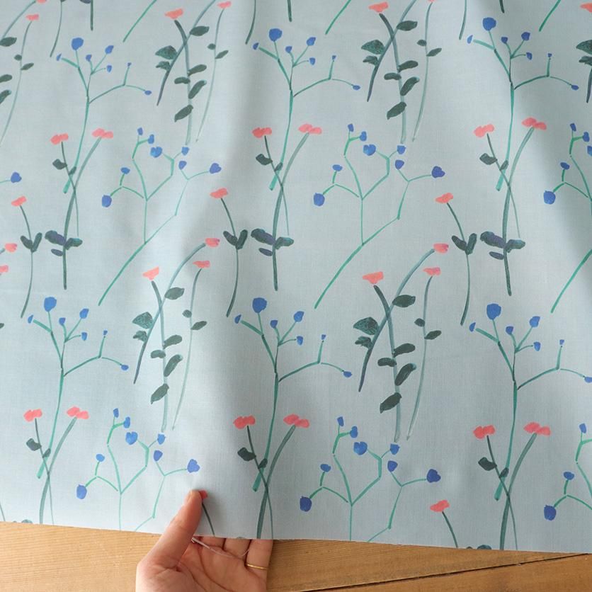 野花（グレイッシュブルー）北欧・花柄- 布・生地の通販サイト